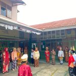Meriah dan Penuh Semangat! MI Mathla’ul Anwar Sinargading Gelar Upacara Hari Pahlawan dengan Kostum Profesi dan Adat